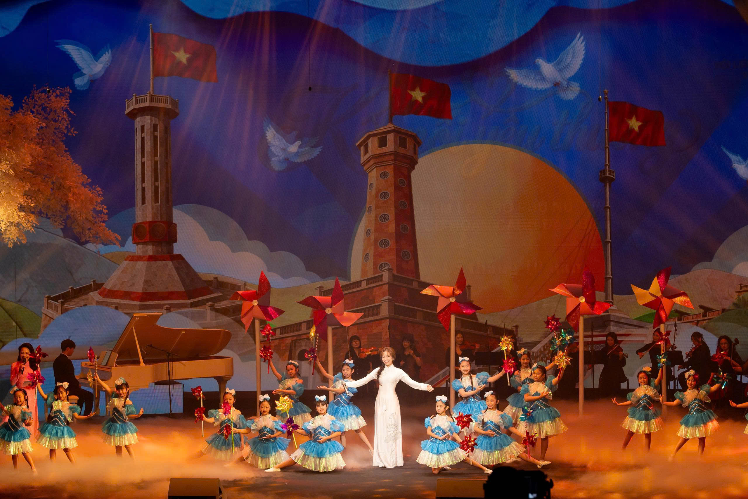 Trân Thanh Mân assiste au programme artistique «Connecter les cœurs»